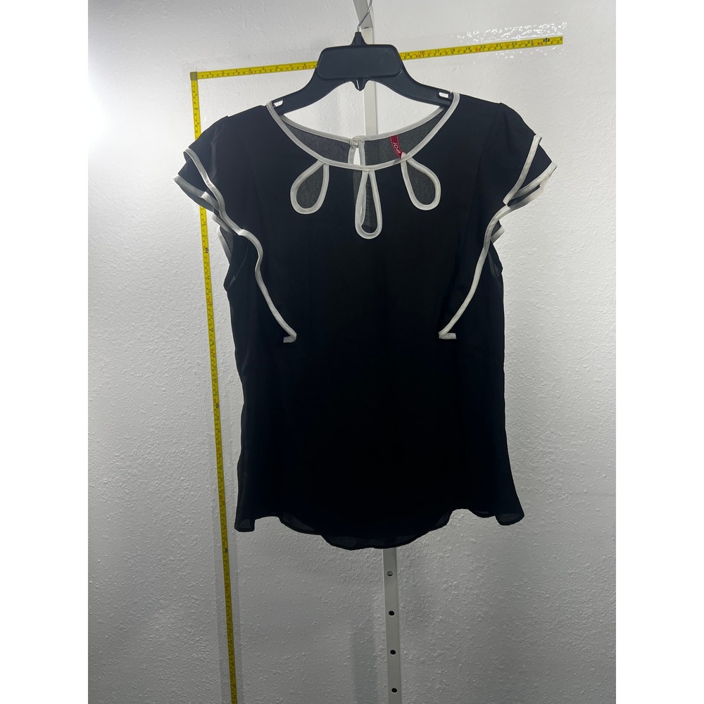 Joah Black Flutter Sleeve Blouse White Piping Petal Cutout Neckline Top‎ Large